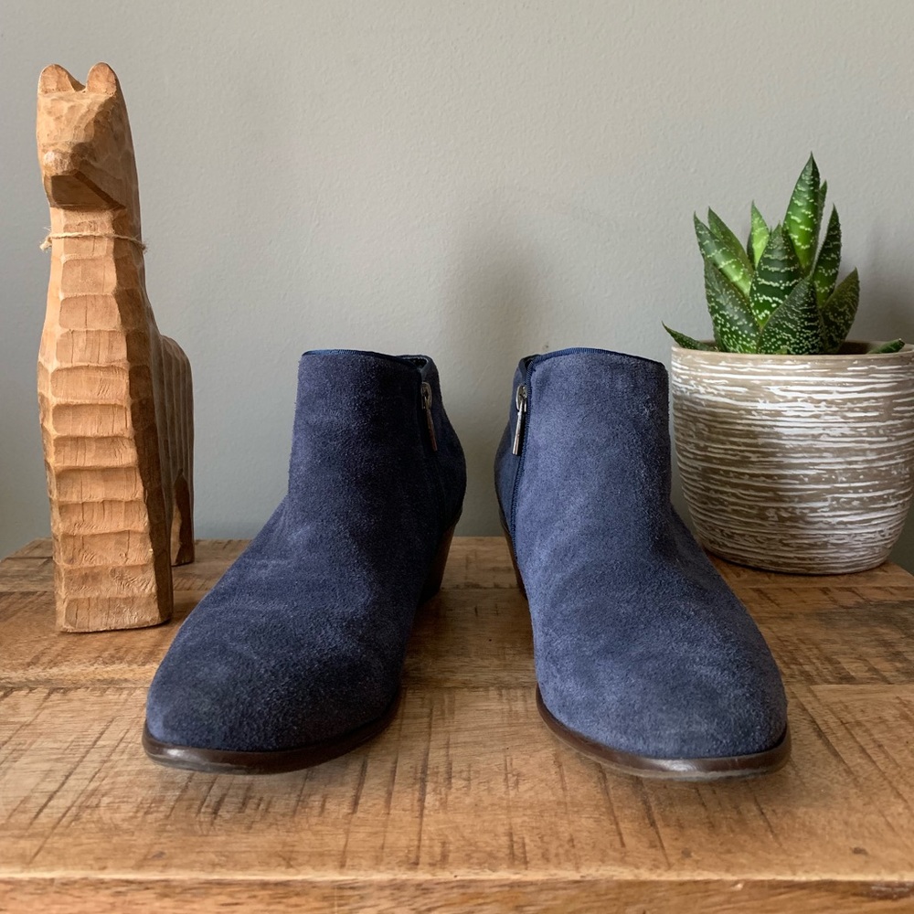 Crown vintage booties 💙